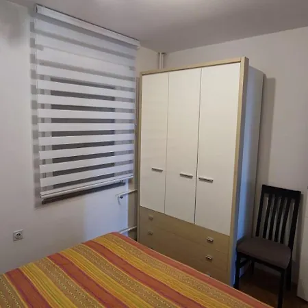 Flori Apartment *